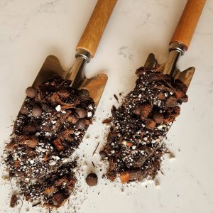 Metal soil shovel